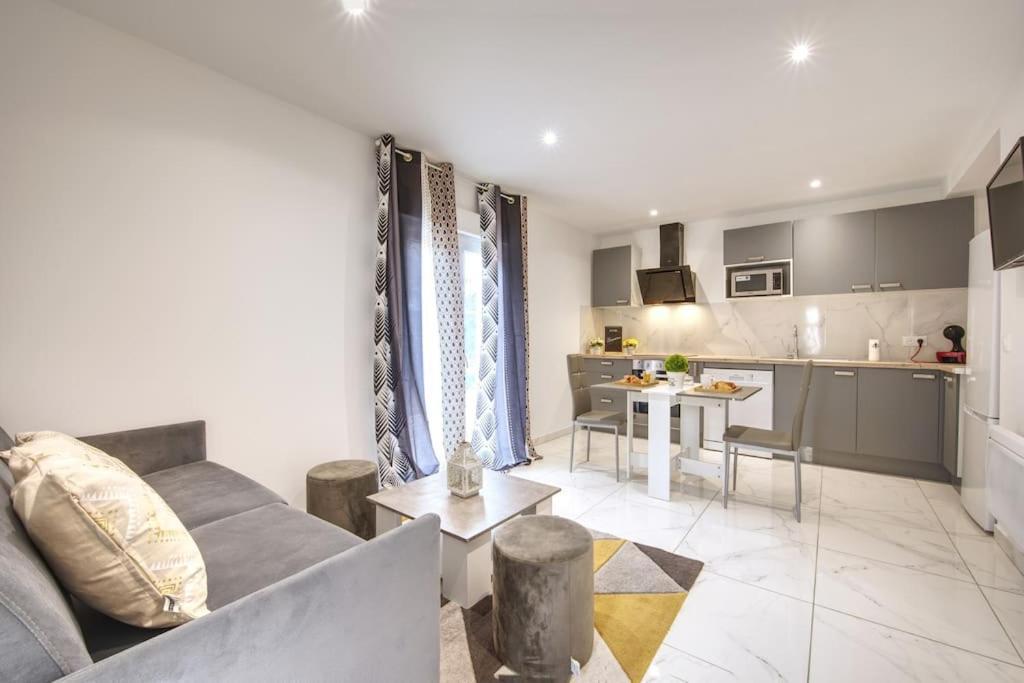 Appt P2 De 1 A 6 Pers A Rognac Apartment Bagian luar foto