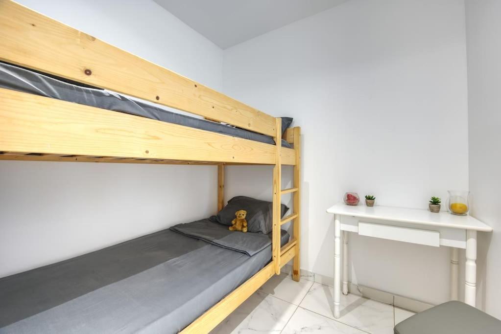 Appt P2 De 1 A 6 Pers A Rognac Apartment Bagian luar foto