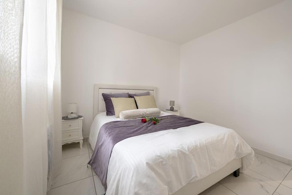 Appt P2 De 1 A 6 Pers A Rognac Apartment Bagian luar foto