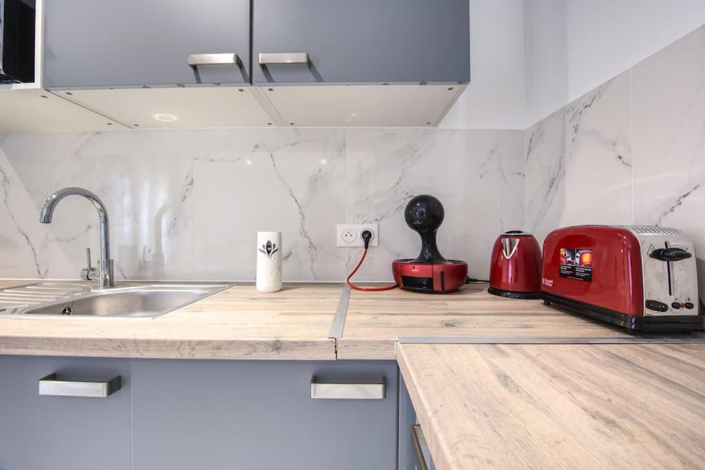 Appt P2 De 1 A 6 Pers A Rognac Apartment Bagian luar foto