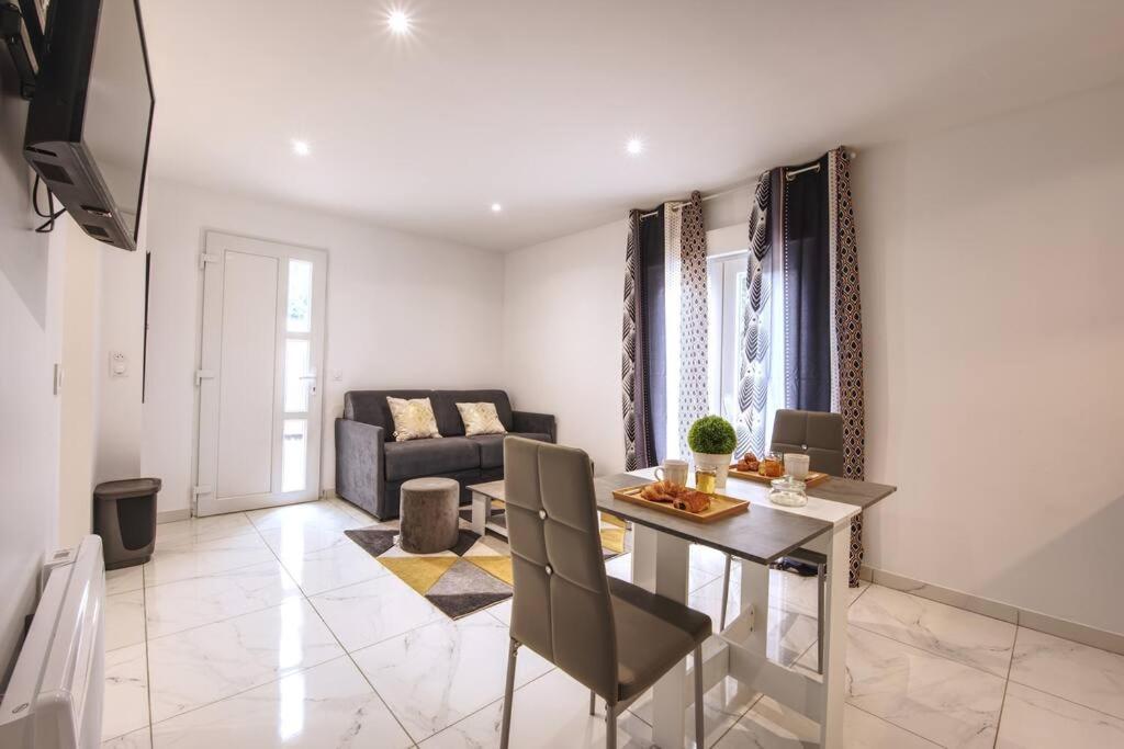 Appt P2 De 1 A 6 Pers A Rognac Apartment Bagian luar foto