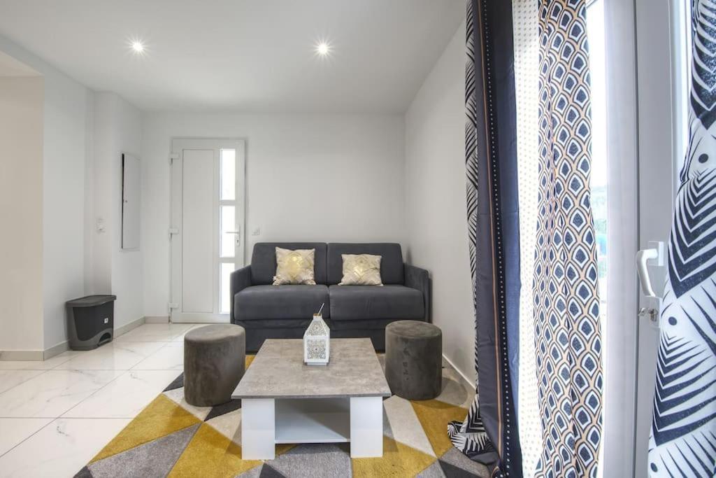 Appt P2 De 1 A 6 Pers A Rognac Apartment Bagian luar foto