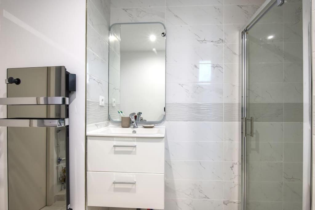 Appt P2 De 1 A 6 Pers A Rognac Apartment Bagian luar foto