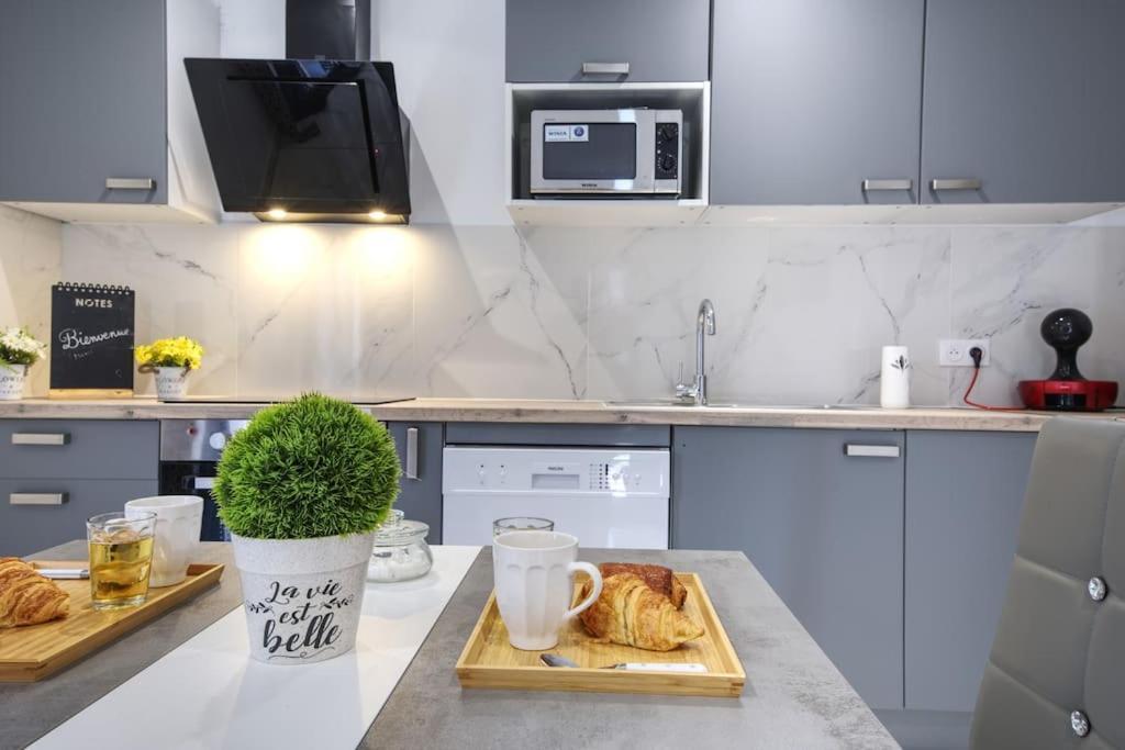 Appt P2 De 1 A 6 Pers A Rognac Apartment Bagian luar foto