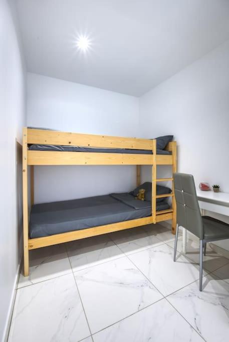 Appt P2 De 1 A 6 Pers A Rognac Apartment Bagian luar foto
