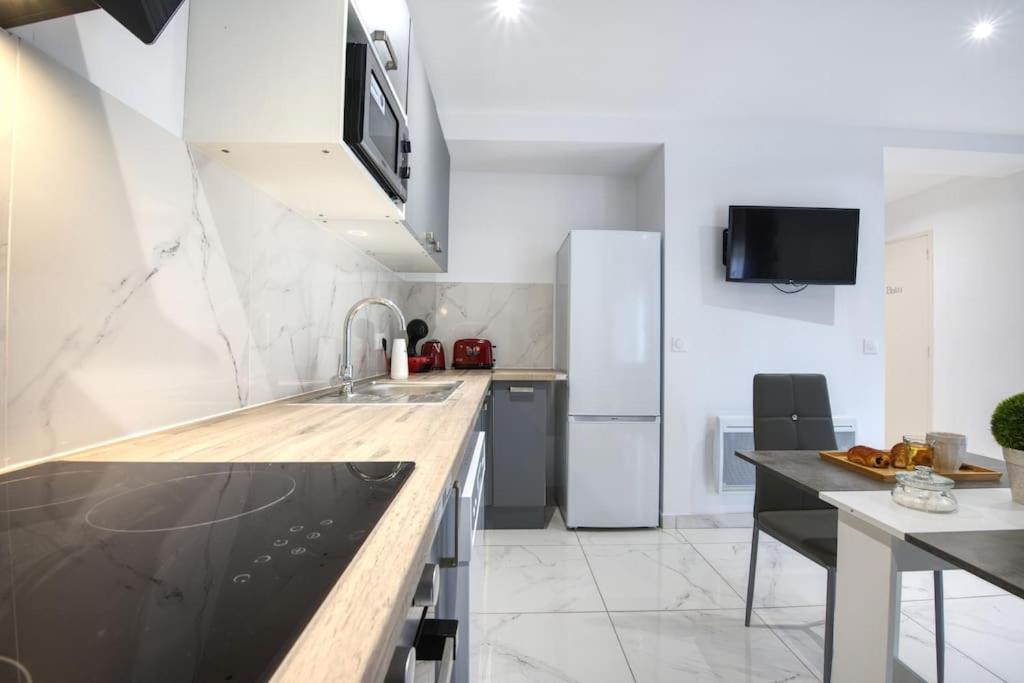 Appt P2 De 1 A 6 Pers A Rognac Apartment Bagian luar foto